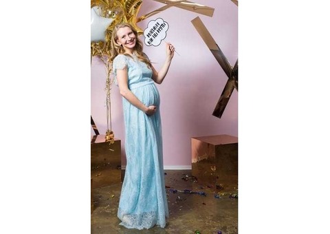 Нежно-голубое платье для беременной